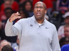 Knicks HC Mike Brown explica a estratégia defensiva de James Harden.