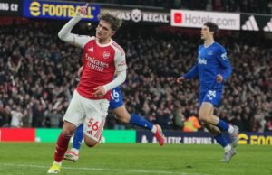 O cartão colecionável do novato do Arsenal Wonderkid é vendido por um preço enorme no eBay