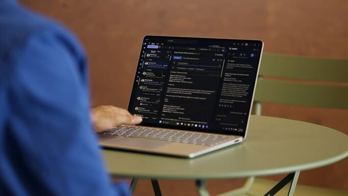 microsoft-surface-laptop-8-privacy-display.jpg