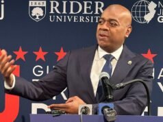 O prefeito de Newark, Russ Baraka, é reeleito para o cargo após a famosa prisão do ICE