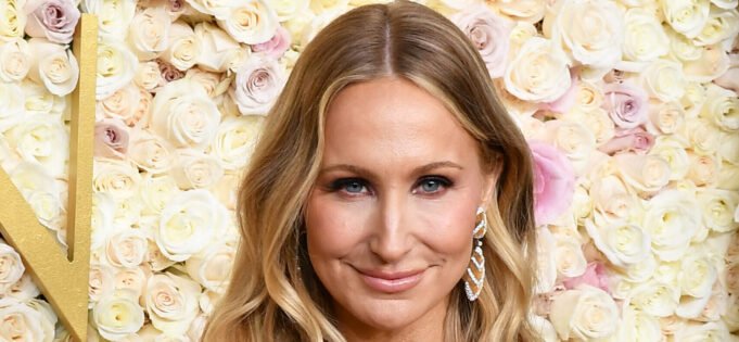 nikki-glaser-2-scaled-e1777558475192.jpg