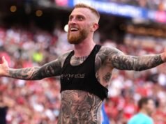 ‘Assinatura da temporada’ McBurnie manda Tigers para a Premier League