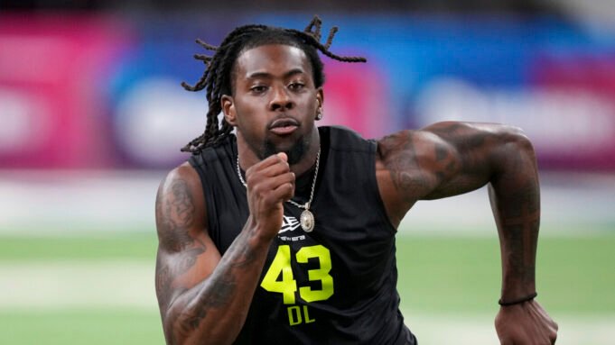 patriots-quintayvious-hutchins-charged-domestic.jpg