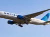 O Boeing 777 da United retornou para Amsterdã e depois foi desviado para Newark