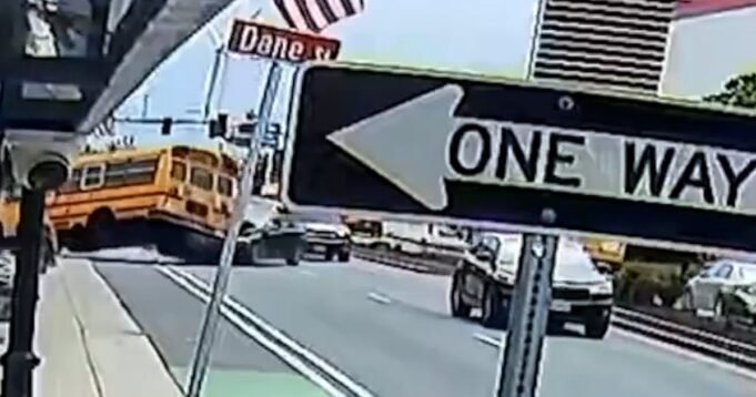 schoolbus.jpg