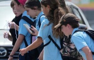 A bancada liberal discutirá a mídia social e a proibição de chatbots para crianças – nacionalmente