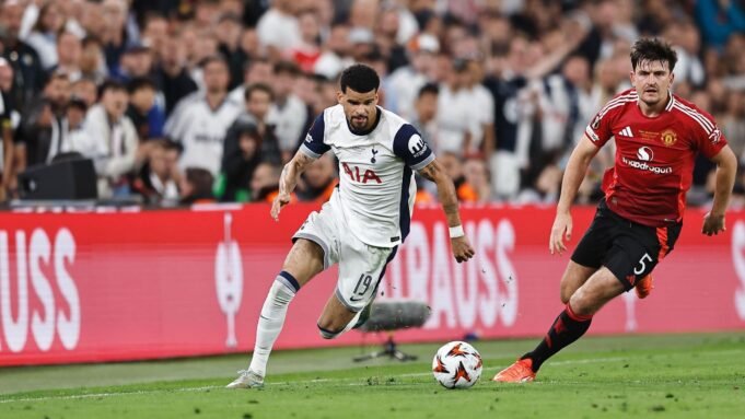 solanke-maguire-europa-league-final-2025.jpg