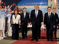 Trump chega a Pequim para negociações comerciais de alto risco com Xi Jinping