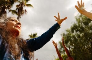 8 eventos de bem-estar gratuitos em Los Angeles em maio com ioga, música, banhos sonoros e muito mais