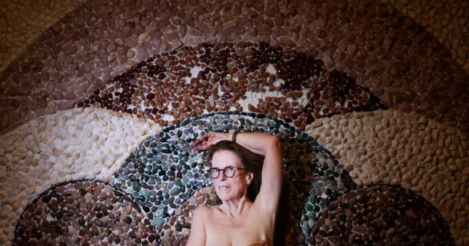 urlhttps3A2F2Fcalifornia-times-brightspot.s3.amazonaws.com2F8a2Fba2F4d61a86b43f9ac95de26934331422F1550522-wk-old-woman-naked-cmh-16.jpg