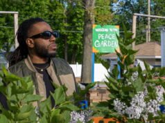 O rapper Heavy Crownz se eleva acima das trincheiras, plantando sementes para o futuro de Englewood