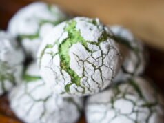 Faça biscoitos Pandan Crinkle do Thai Dang