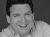 O ator Tim O’Malley, que dançou, brincou e cantou sobre o vício no palco em ‘Godshow’, morre aos 68 anos