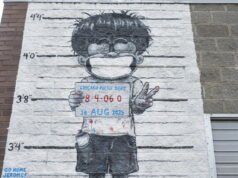 Murais de Chicago: alter ego do artista posa para foto reservada na Noble Square