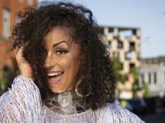 Mya mostra ao público do Forever Mine que ela ainda é a rainha do dance break