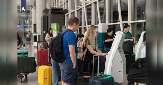us-extends-ebola-travel-ban-to-green-card-holders.jpg