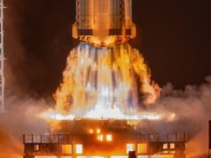 China lança espaçonave Shenzhou 23, um dos três astronautas ficará por um ano