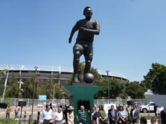 Com a aproximação da Copa do Mundo, Sotheby’s vai leiloar camisa de Pelé