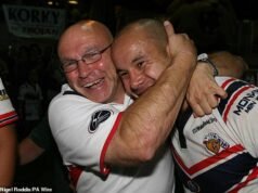 CHOCADOS Colegas da BBC prestaram homenagem à lenda da liga de rugby John Kear, que morreu um dia depois de comentar a final da Challenge Cup.