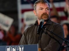 Candidato democrata ao Senado do Maine sob escrutínio sobre texto claro