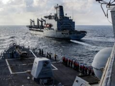 Marinha francesa intercepta petroleiro ligado à Rússia em alto mar, diz Macron