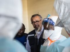 Brasil está investigando possíveis casos de Ebola em meio à luta para conter o surto