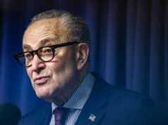 Chuck Schumer expõe o plano dos democratas para combater o financiamento ‘anti-armas’ de Trump no Senado