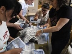 Petro, da Colômbia, semeia dúvidas sobre a eleição enquanto seu sucessor preferido avança para o segundo turno contra o desafiante pró-Trump