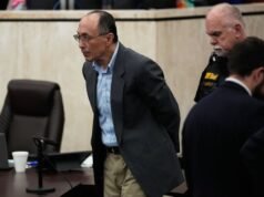 Júri inicia deliberações no julgamento do dono de loja que matou adolescente negro