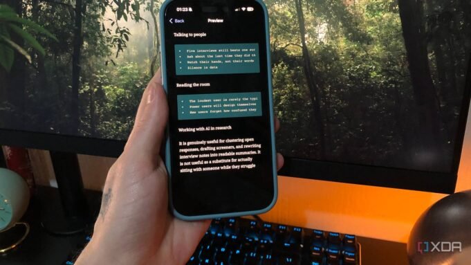 simplenote-on-iphone-desktop-and-keyboard-in-background.jpeg