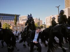 Manifestantes ultraortodoxos bloqueiam estradas e trens em Israel devido ao recrutamento