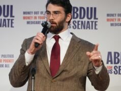 Os comentaristas online Hasan Piker e Cenk Uygur foram proibidos de entrar no Reino Unido para eventos públicos