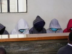 Incêndio criminoso em escola no Quênia mata 16 meninas, 9 estudantes comparecem ao tribunal
